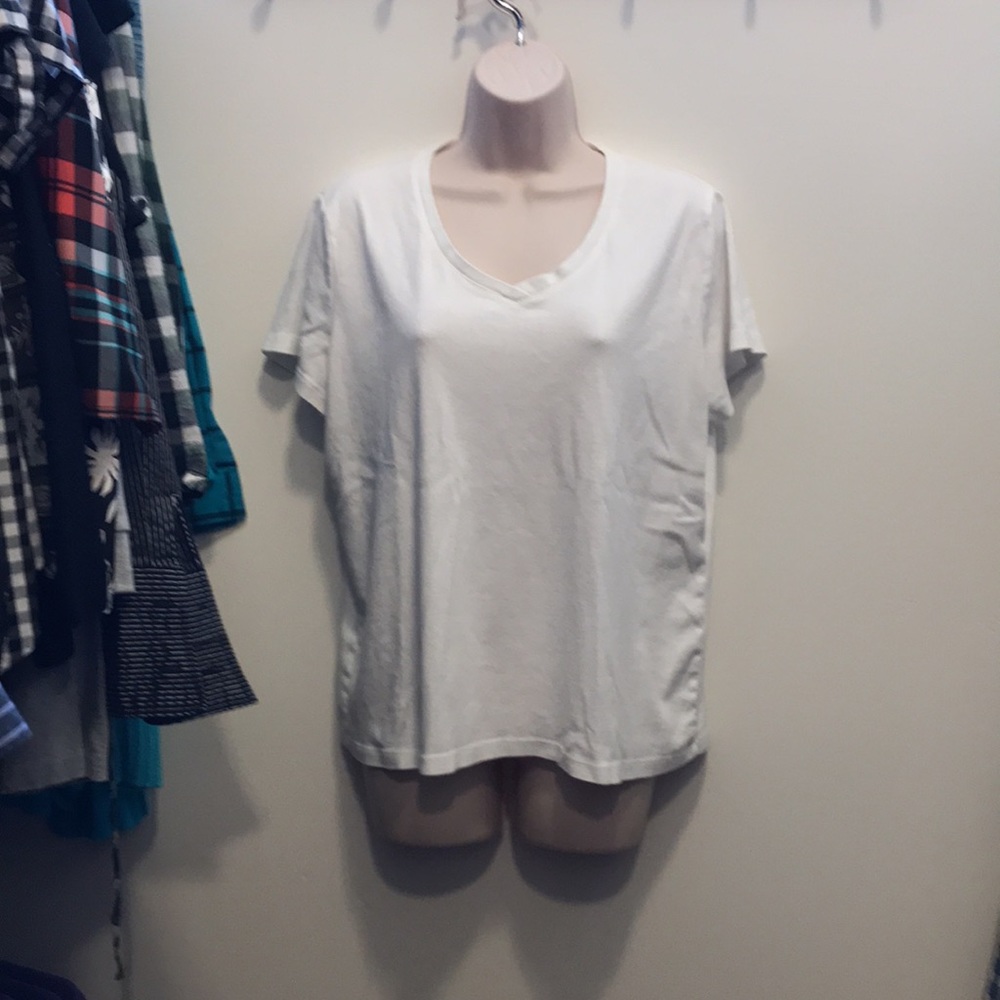 St. John’s Bay white t shirt XL